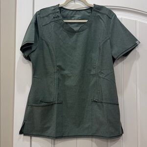 Cherokee infinity scrub top size large